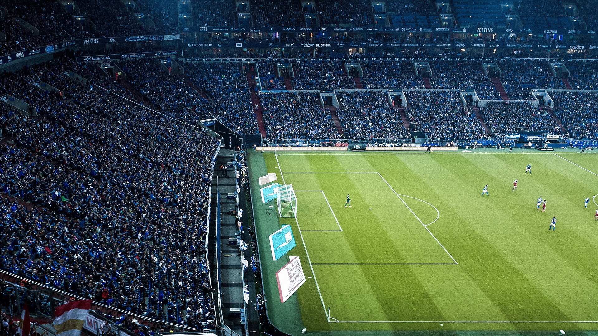 赛道上的宿命对决，拉塞尔关键制胜，索伯鏖战哈斯终夺荣耀